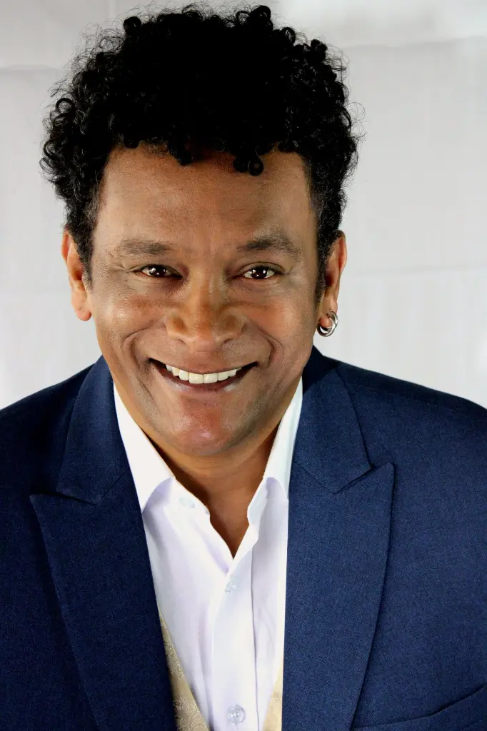 RICARDO VALENCIA BOOK (12).webp